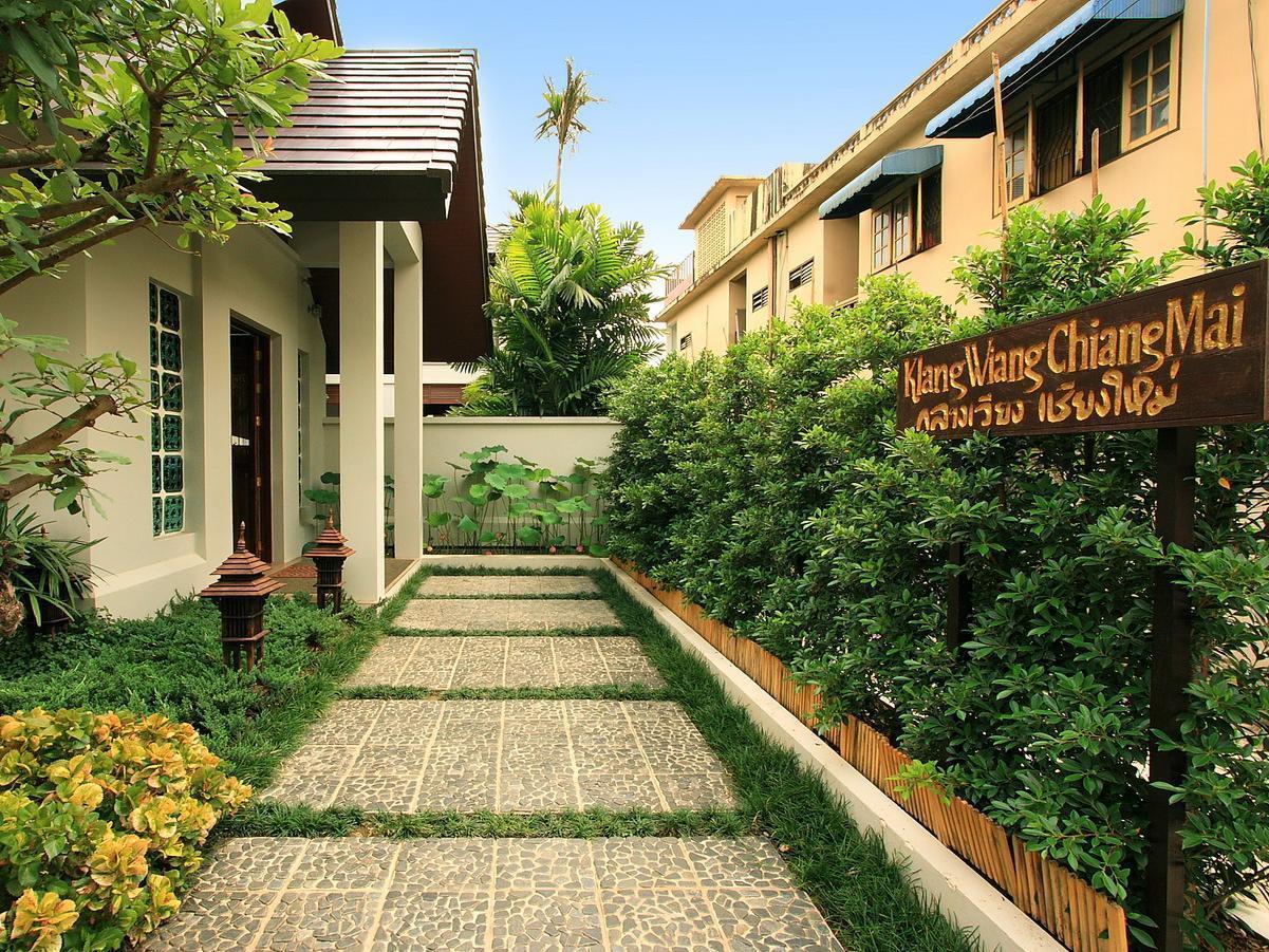 Baan Klang Wiang Boutique Hotel Chiang Mai Exterior photo
