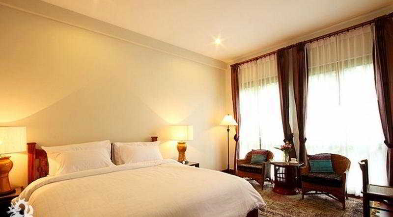 Baan Klang Wiang Boutique Hotel Chiang Mai Exterior photo